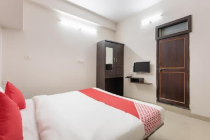 Hotel Royal Palace Indore Eksteriør billede