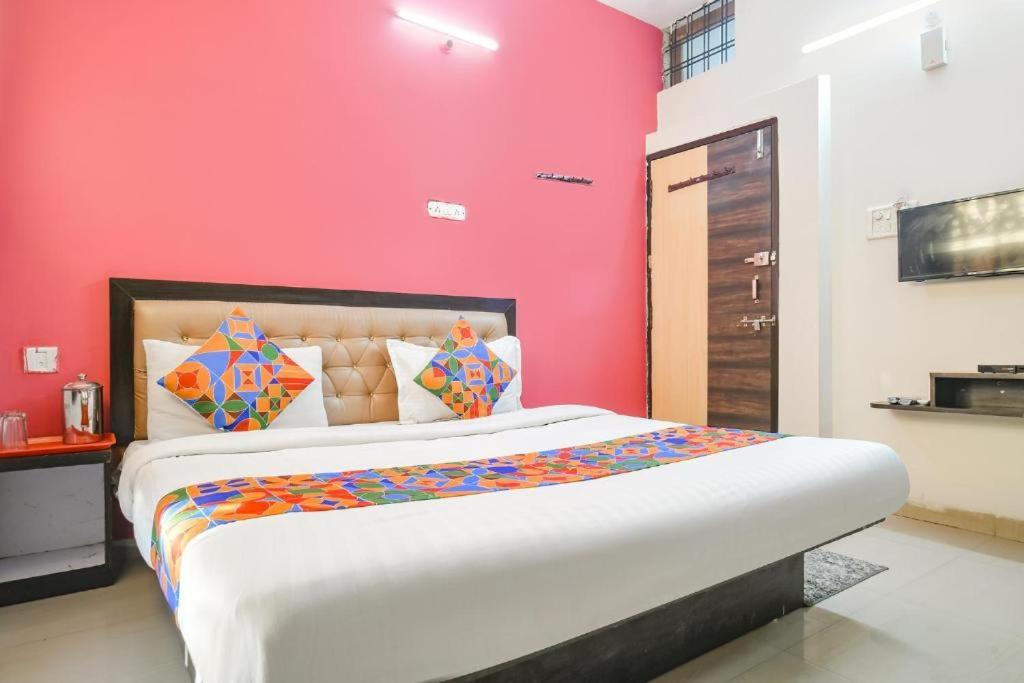 Hotel Royal Palace Indore Eksteriør billede